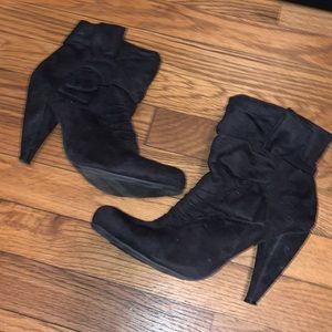 Black Boots with Bow Size 8 ***SUPER CUTE *** Ladies Shoes